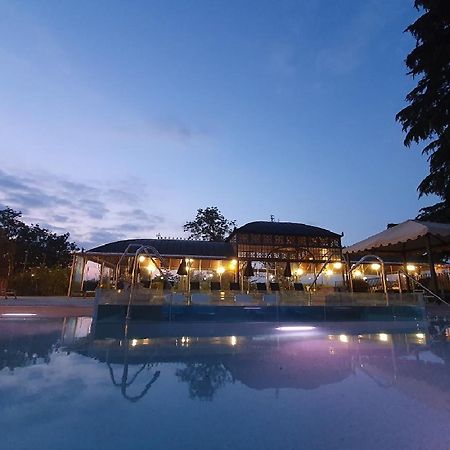 Hotel Villa Beccaris มอนฟอร์เต ดิ อัลบา ภายนอก รูปภาพ