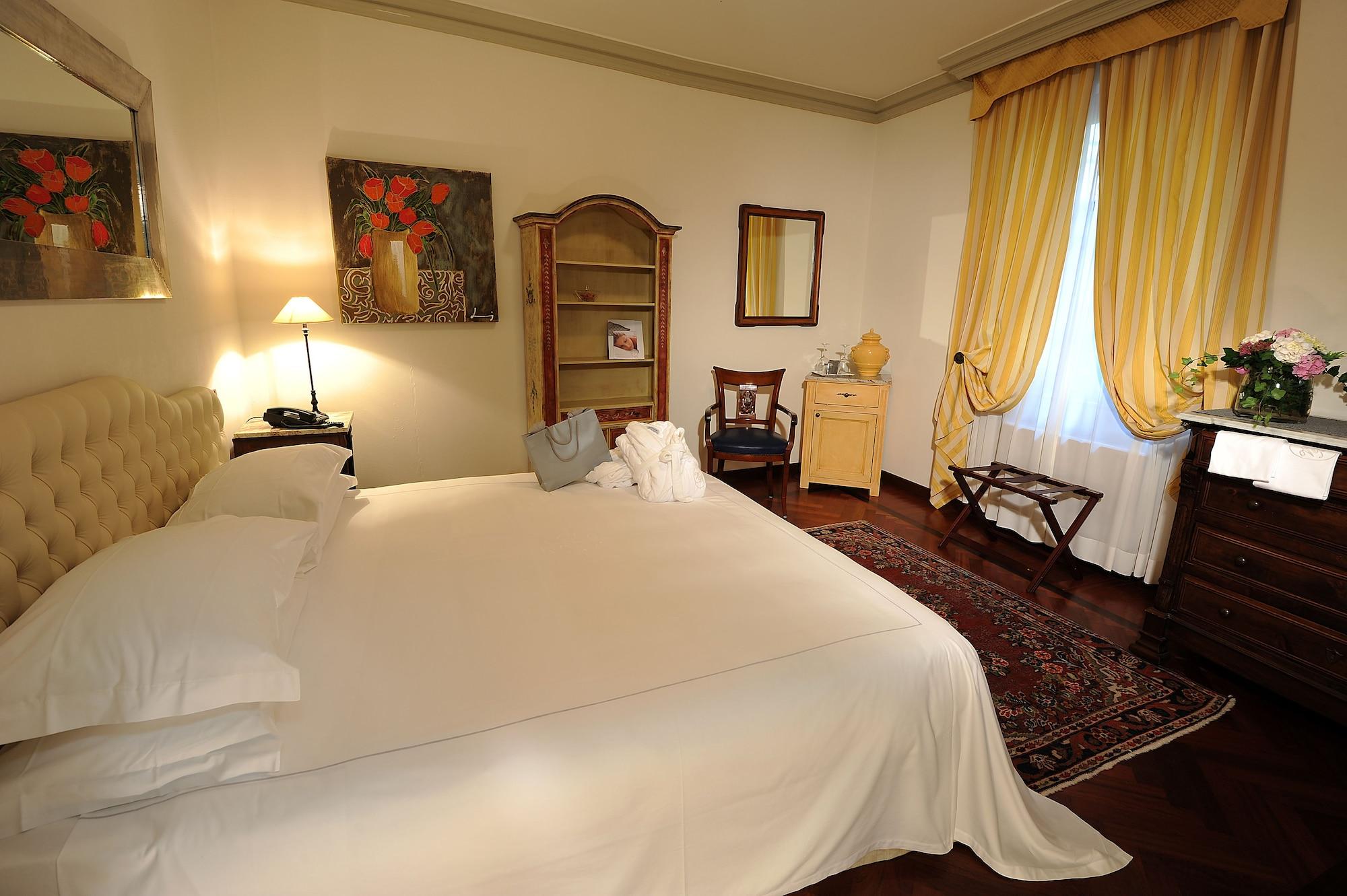 Hotel Villa Beccaris มอนฟอร์เต ดิ อัลบา ภายนอก รูปภาพ