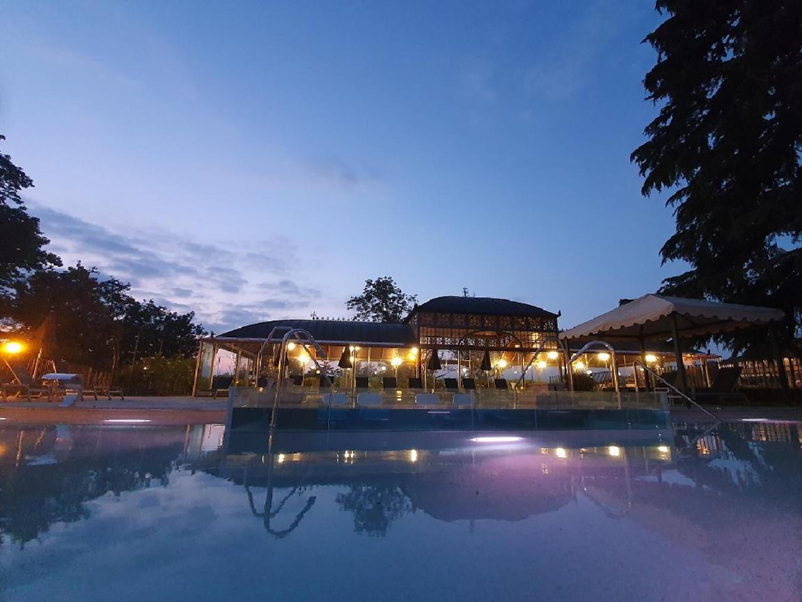 Hotel Villa Beccaris มอนฟอร์เต ดิ อัลบา ภายนอก รูปภาพ