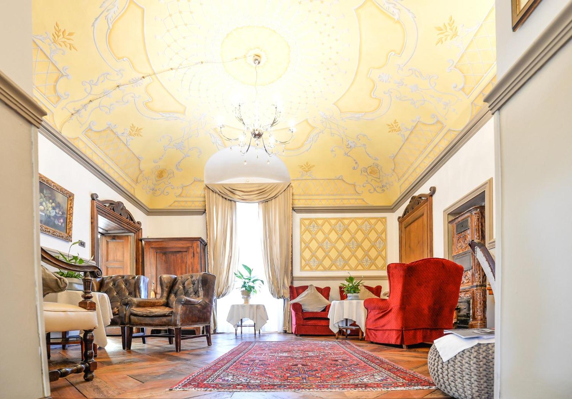 Hotel Villa Beccaris มอนฟอร์เต ดิ อัลบา ภายนอก รูปภาพ