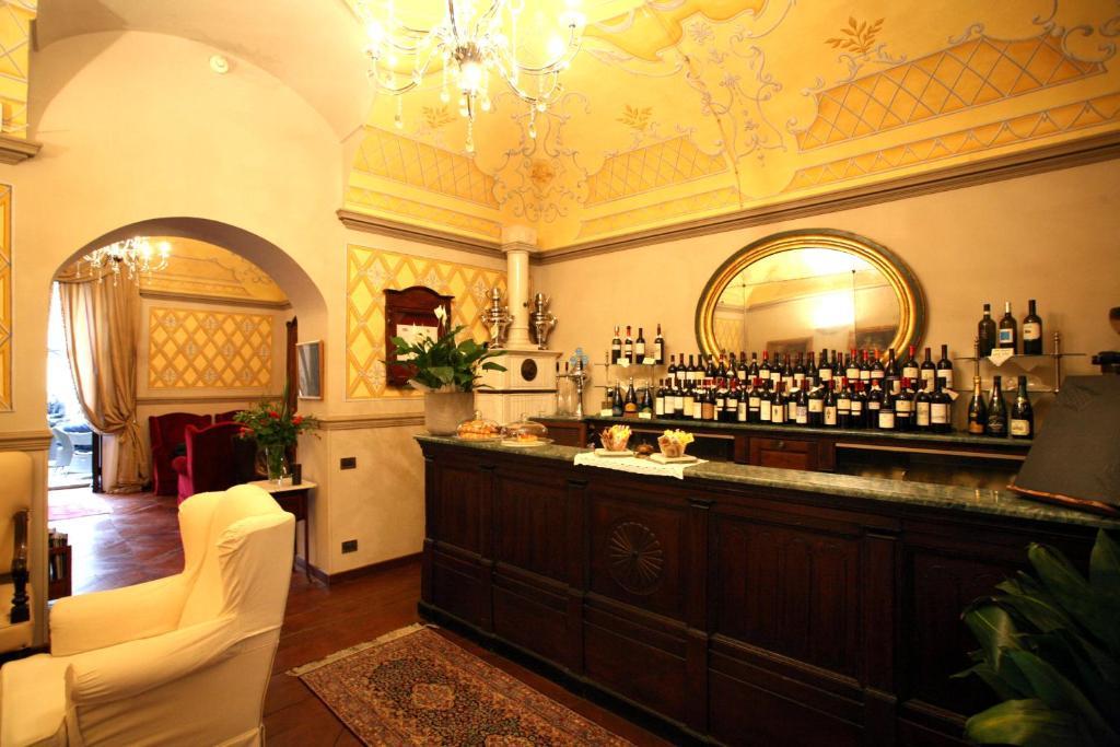 Hotel Villa Beccaris มอนฟอร์เต ดิ อัลบา ภายนอก รูปภาพ