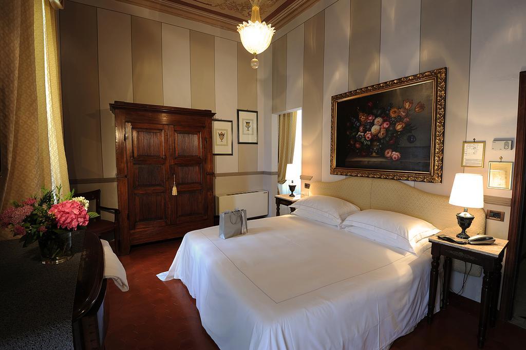 Hotel Villa Beccaris มอนฟอร์เต ดิ อัลบา ภายนอก รูปภาพ
