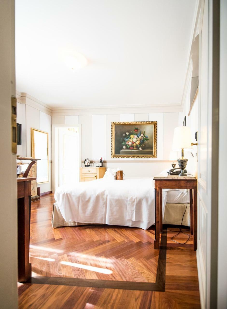 Hotel Villa Beccaris มอนฟอร์เต ดิ อัลบา ภายนอก รูปภาพ