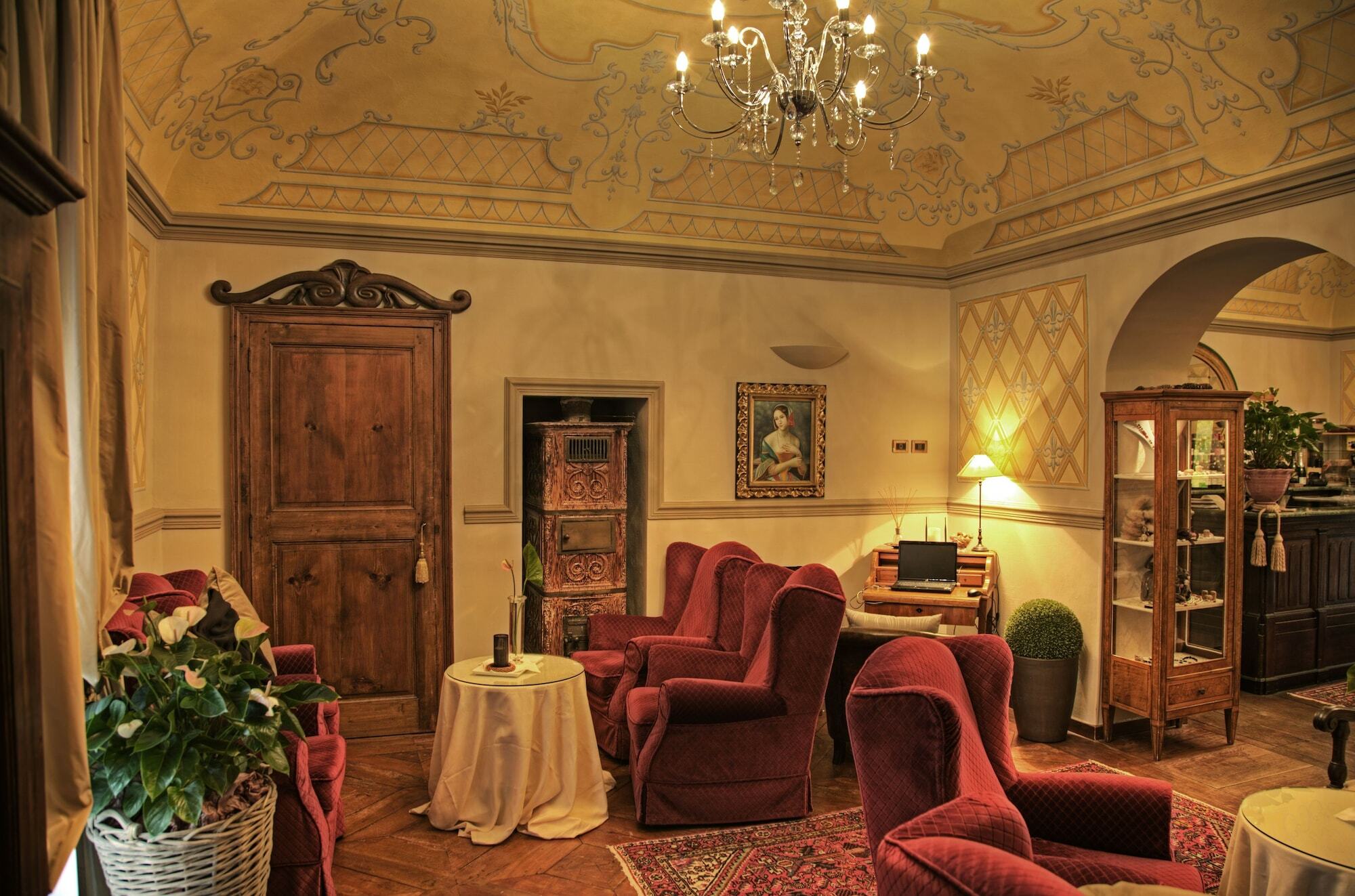 Hotel Villa Beccaris มอนฟอร์เต ดิ อัลบา ภายนอก รูปภาพ