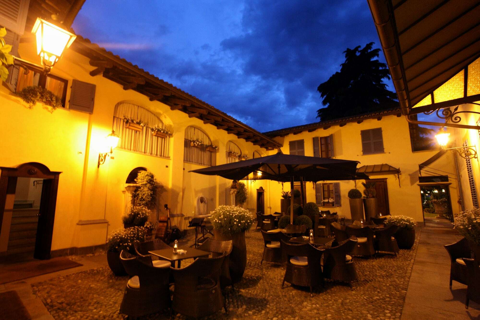 Hotel Villa Beccaris มอนฟอร์เต ดิ อัลบา ภายนอก รูปภาพ
