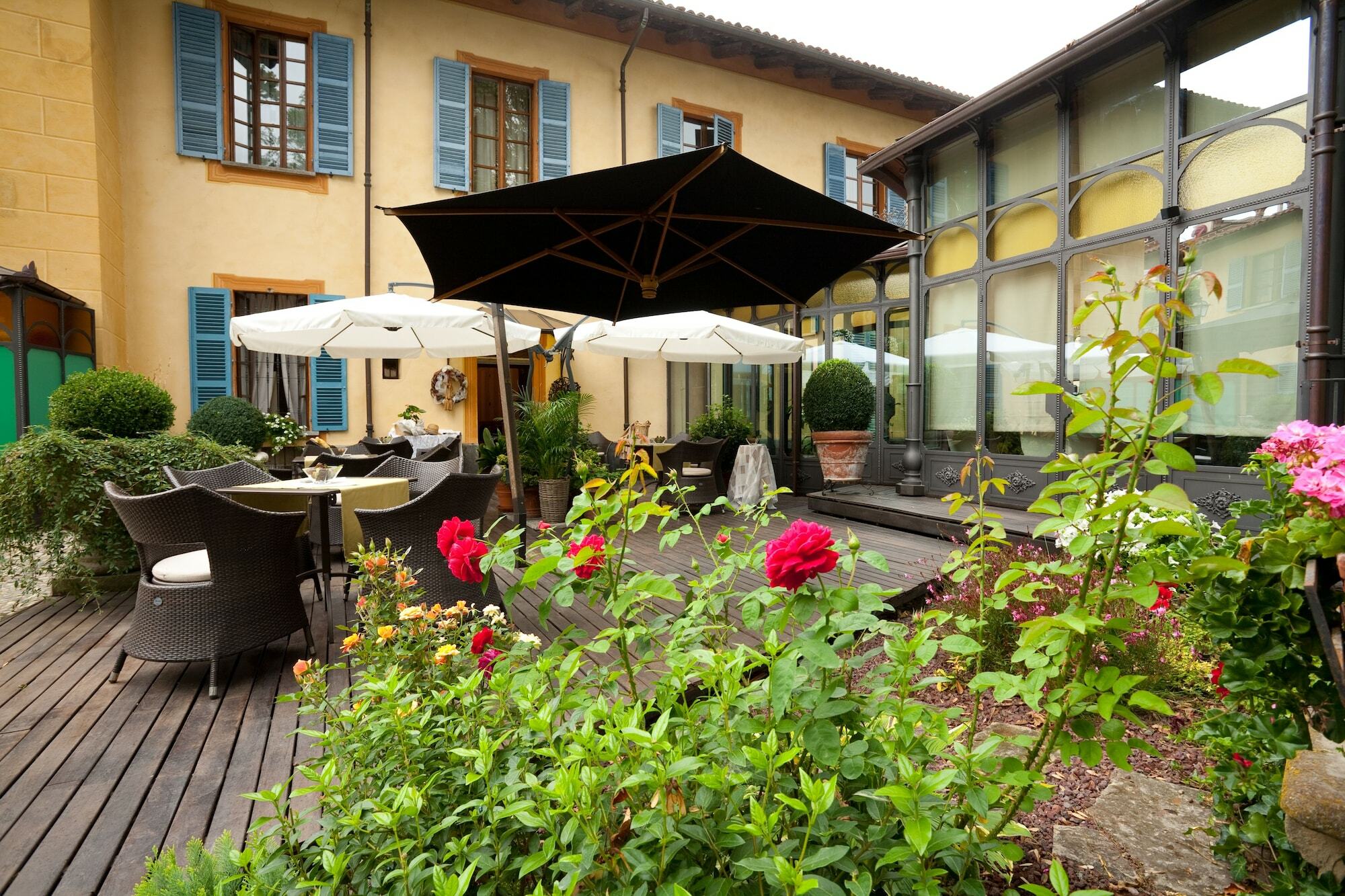 Hotel Villa Beccaris มอนฟอร์เต ดิ อัลบา ภายนอก รูปภาพ