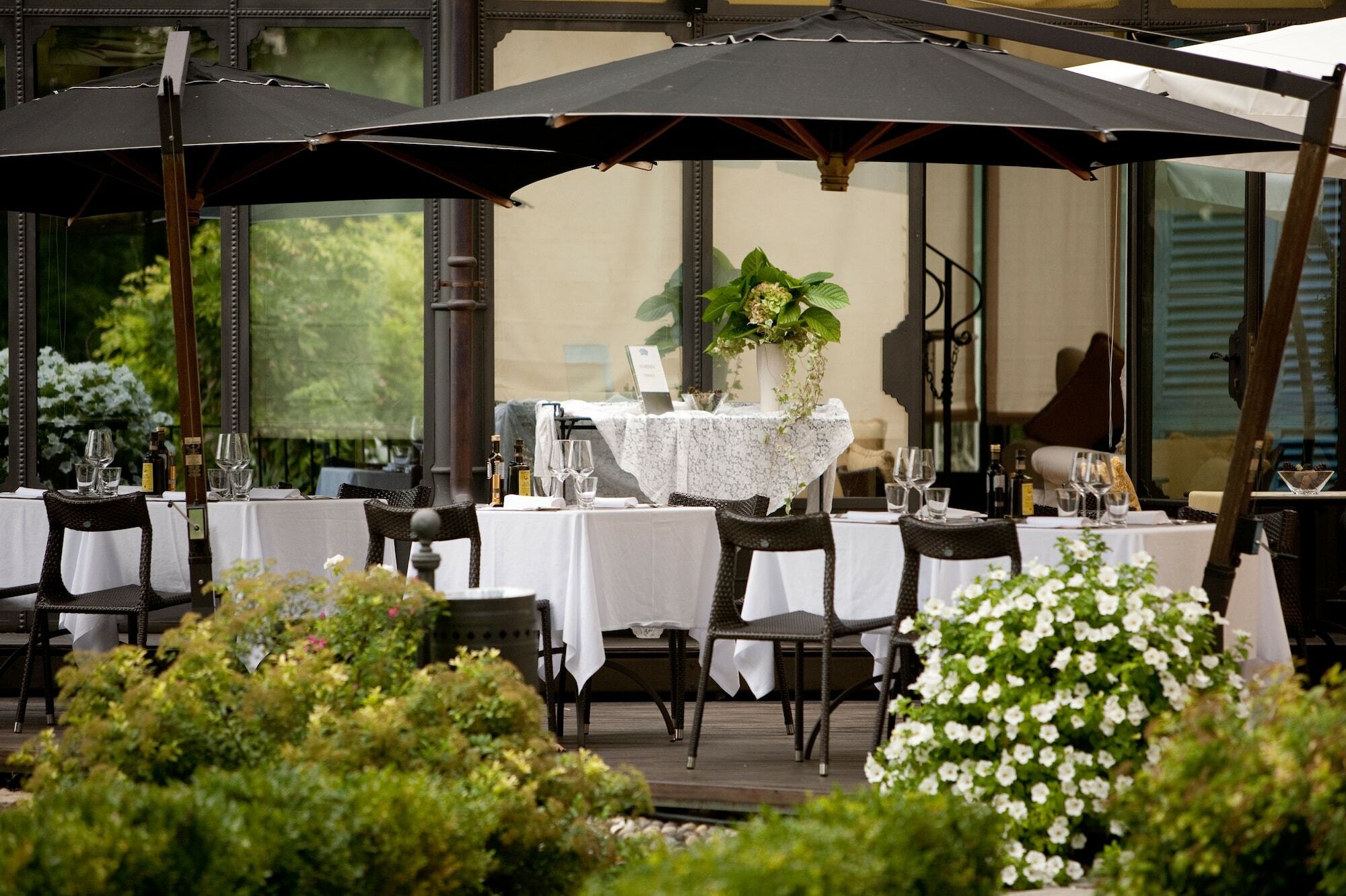 Hotel Villa Beccaris มอนฟอร์เต ดิ อัลบา ภายนอก รูปภาพ