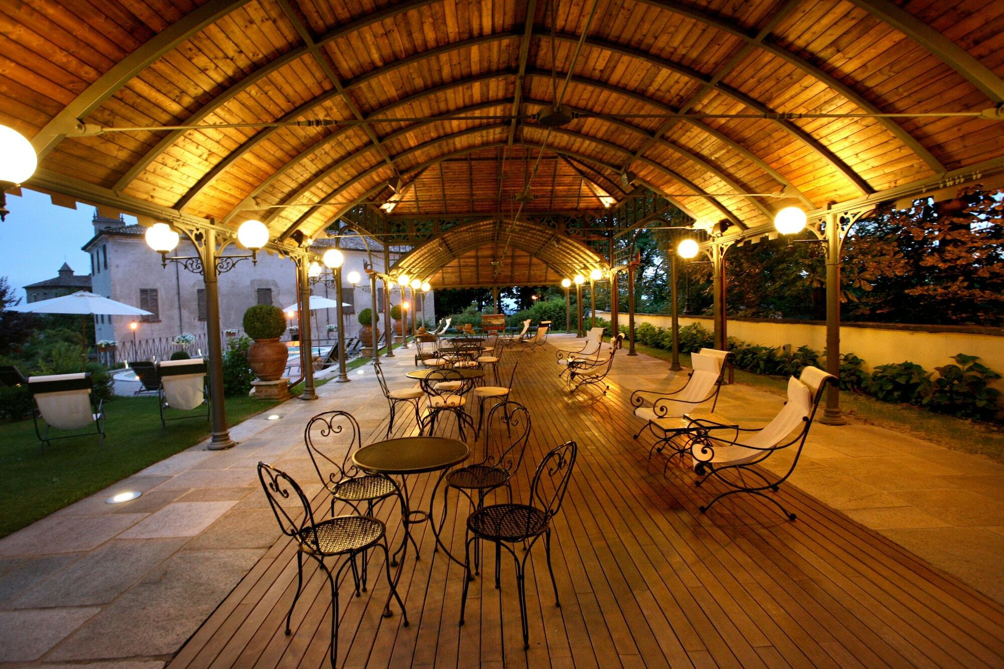 Hotel Villa Beccaris มอนฟอร์เต ดิ อัลบา ภายนอก รูปภาพ