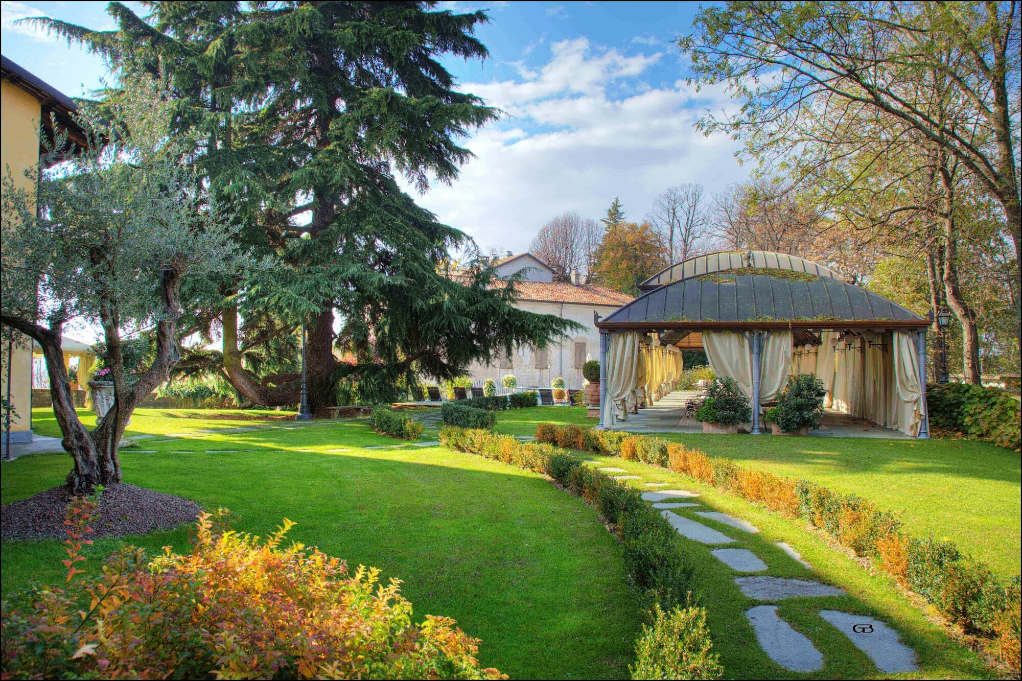 Hotel Villa Beccaris มอนฟอร์เต ดิ อัลบา ภายนอก รูปภาพ